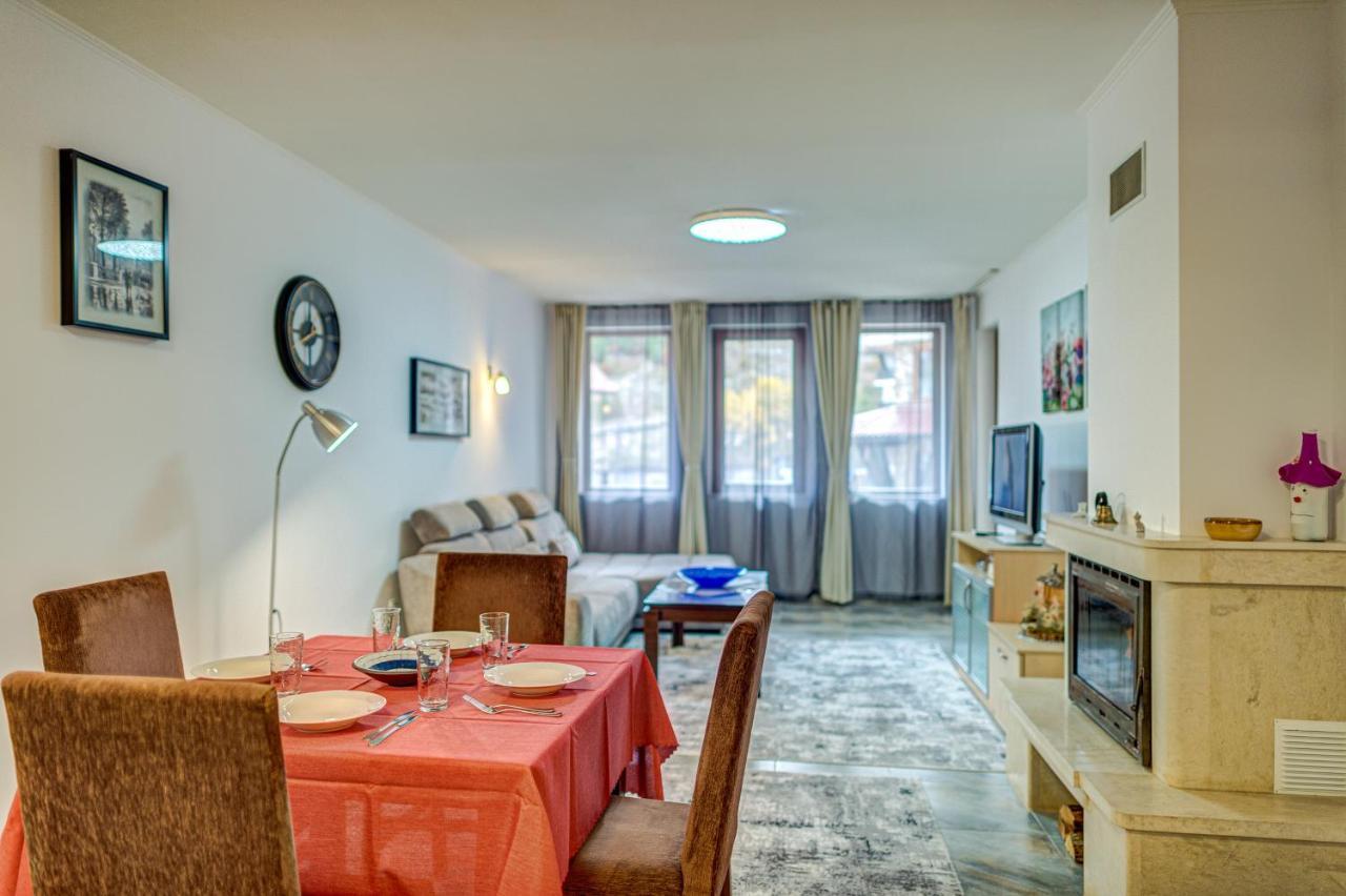 Bright And Spacious 2-Bdr Apartment With Balcony By Flat Mаnager Pamporovo Exterior photo